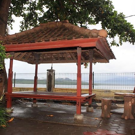 Baru Dua Beach Hotell Banyuwangi  Exteriör bild